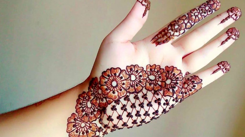 Mehndi design for the sawan month
