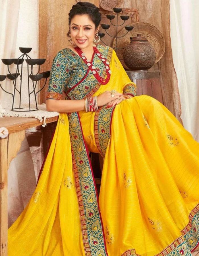 नवरात्रि के पहले दिन पीले रंग के कपड़े पहने - नवरात्रि के 9 दिन