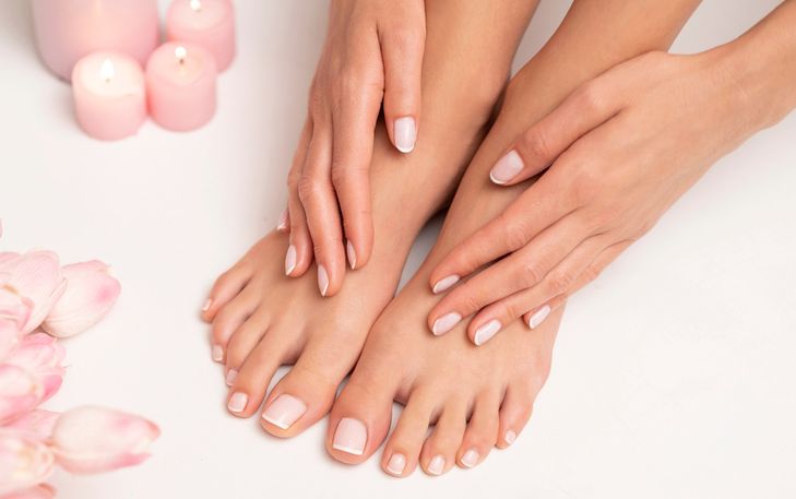 पैर के नाखूनों को कैसे साफ रखें