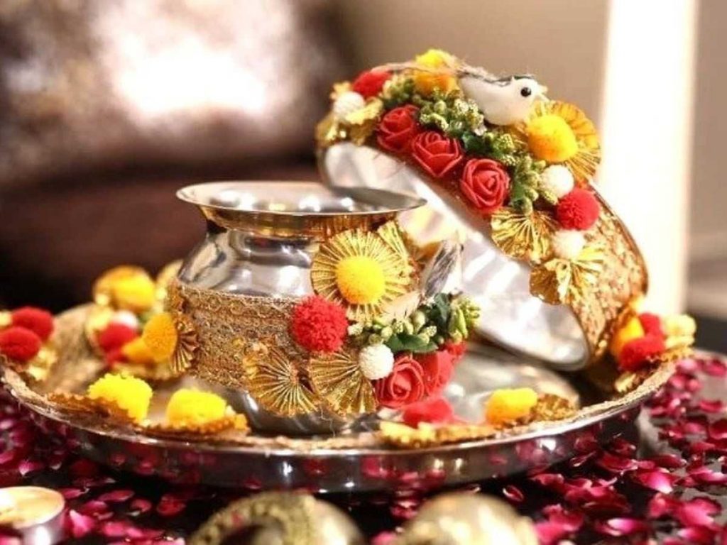 रात को कैसे तोड़ें करवा चौथ का व्रत - करवा चौथ का व्रत कैसे करें