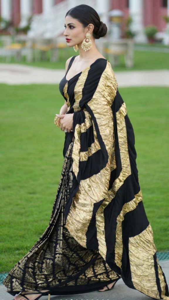 मौनी रॉय के ये लुक्स