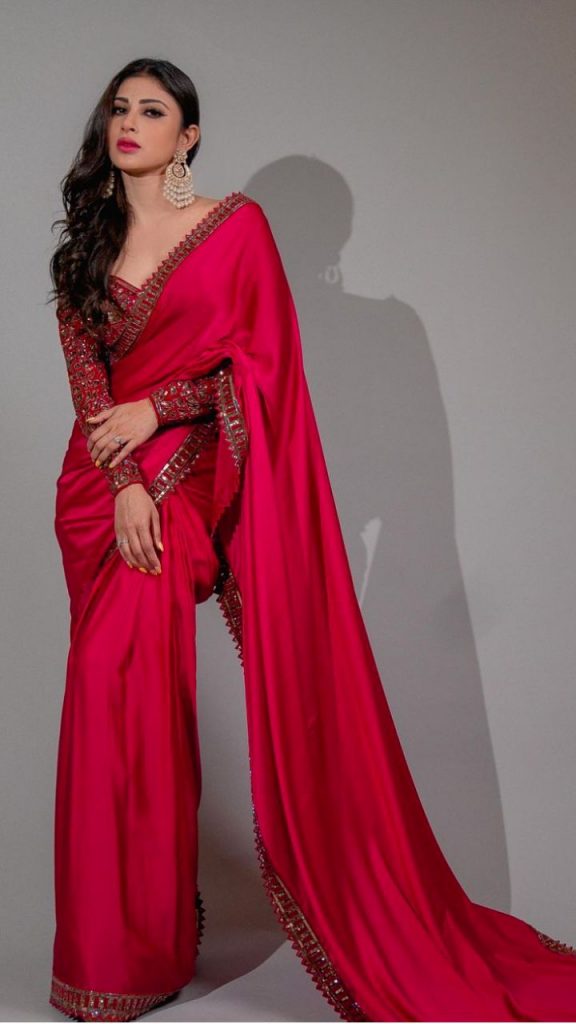 मौनी रॉय के ये लुक्स