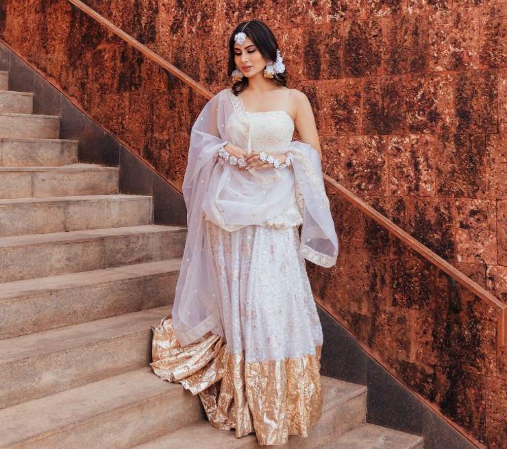 दुर्गा पूजा के लिए मौनी रॉय के ये लुक्स