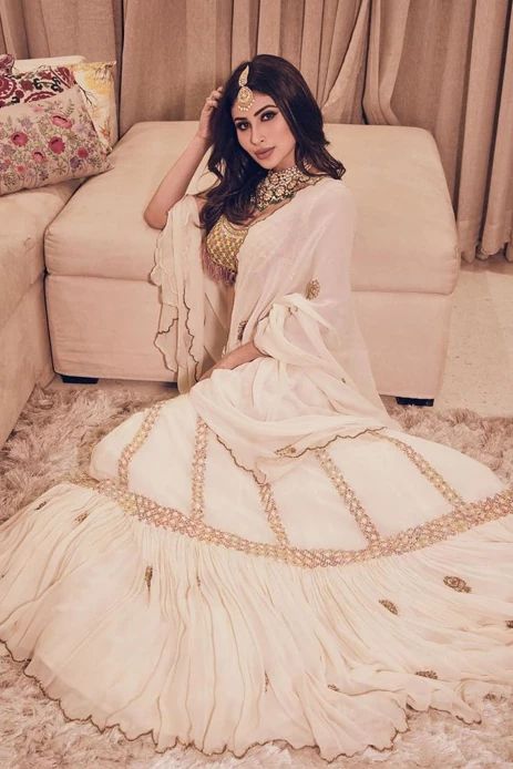 दुर्गा पूजा के लिए मौनी रॉय के ये लुक्स