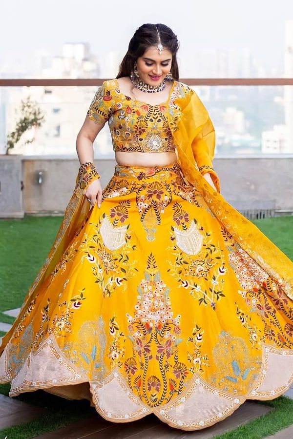 Yellow लहंगा