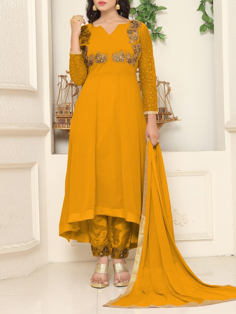 सिंपल हल्दी ड्रेस फॉर हल्दी फंक्शन