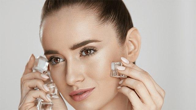 जानिए चेहरे पर बर्फ लगाने के फायदे तथा नुकसान