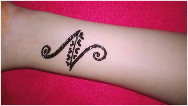 N अक्षर से बनाएं पूरे नाम का मेहंदी डिजाइन (Full hand mehndi design with letter N)