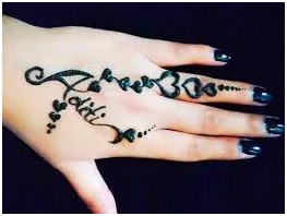 A लेटर से बनाएं रिंग मेहंदी डिजाईन