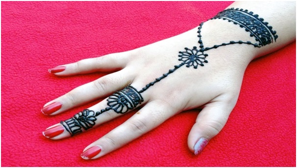 ब्रेसलेट मेहंदी डिजाईन विद A letter