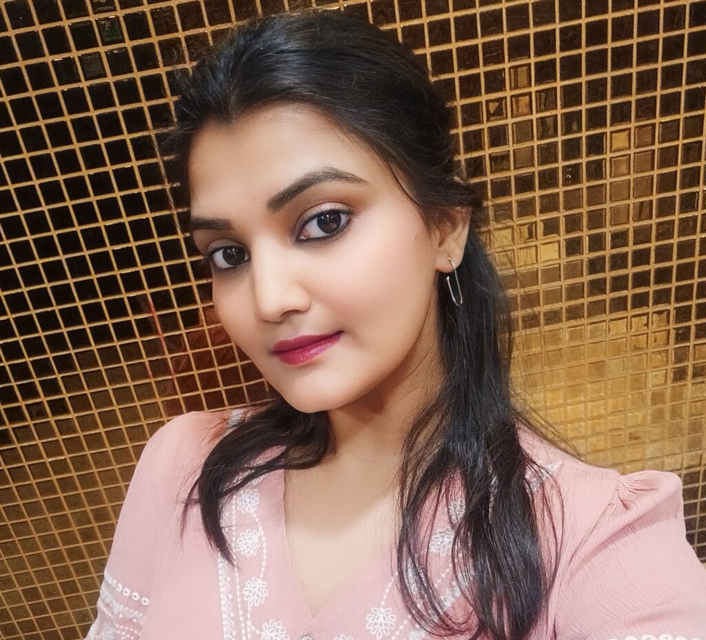 Insight Color Rich Lipstick Review in Hindi