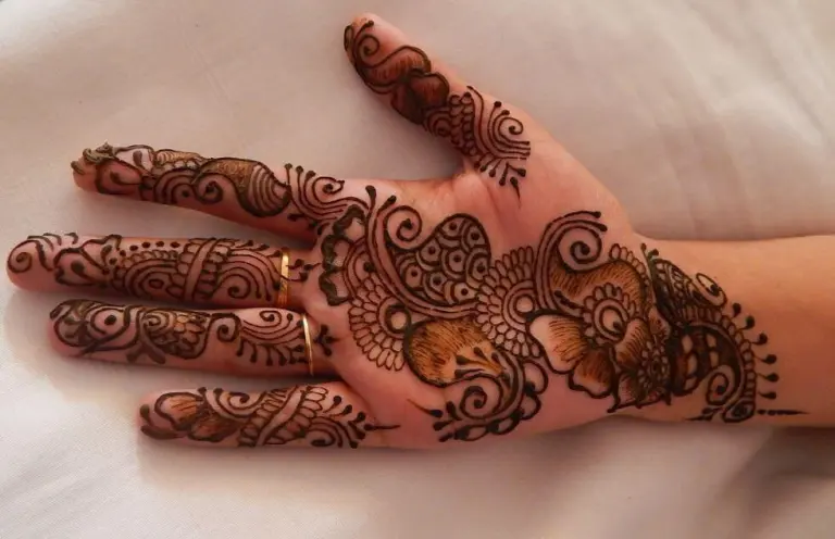 Boots and Leaves Latest Navratri Mehndi Design