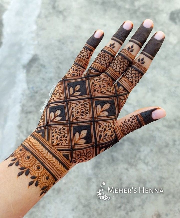 Jalidar/Grid Mehndi Design
