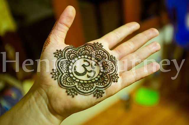 Mehndi Designs With Religious Symbols