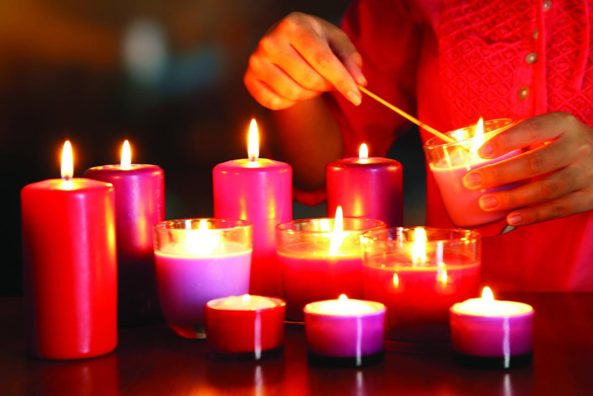light-decoration-with-candles