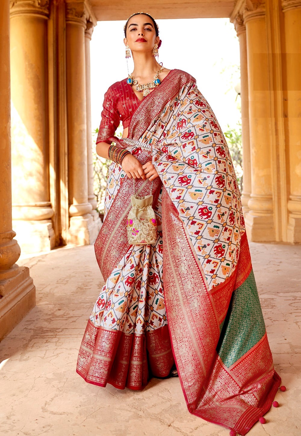 पटोला सिल्क साड़ी