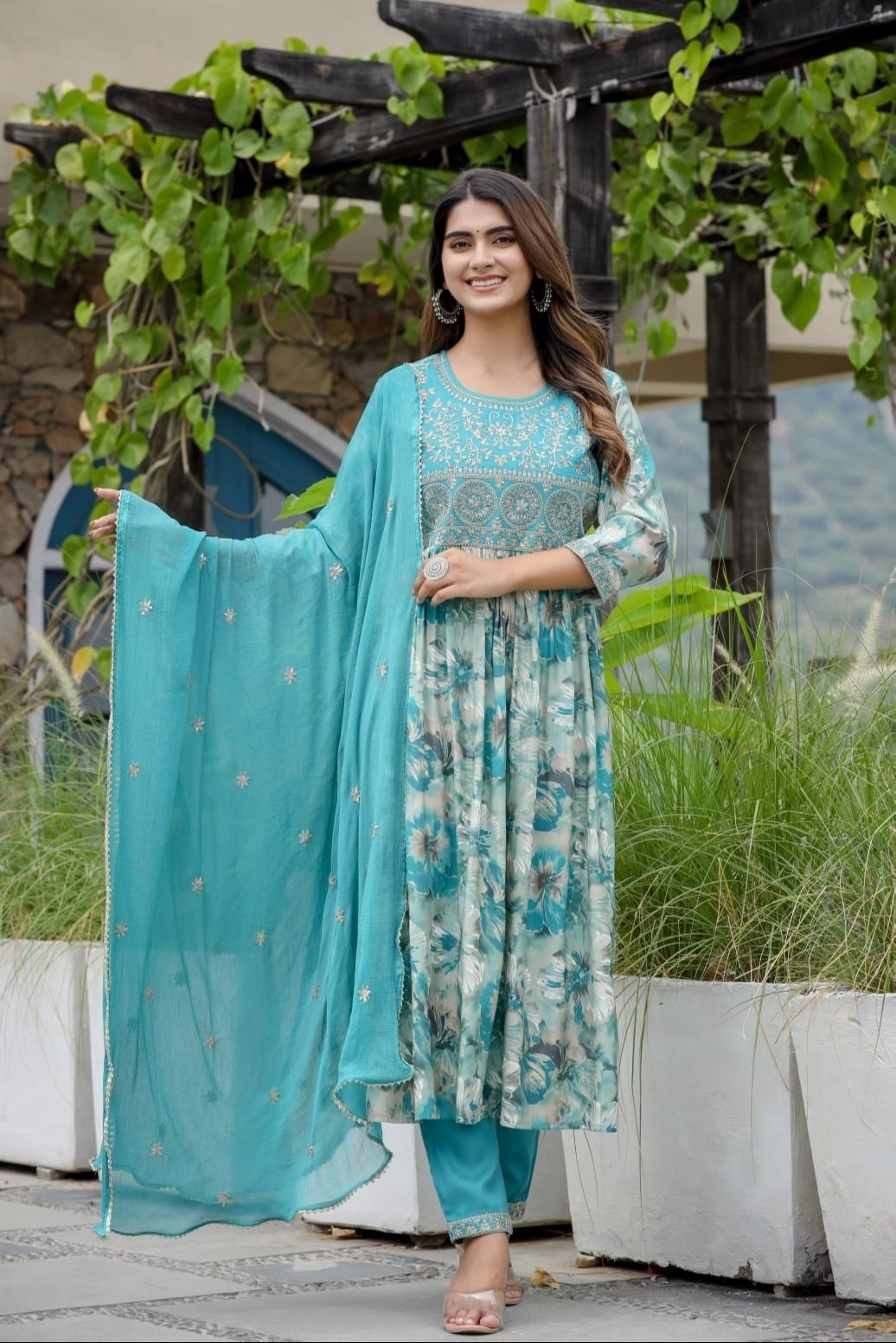 Simple Naira cut suit