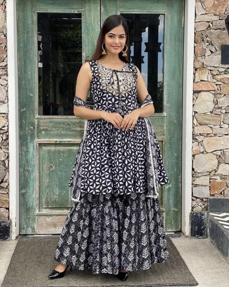 कुर्ती और शरारा सेट