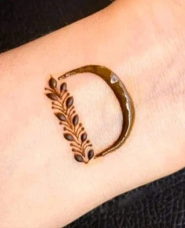 D Letter Simple Mehndi Design