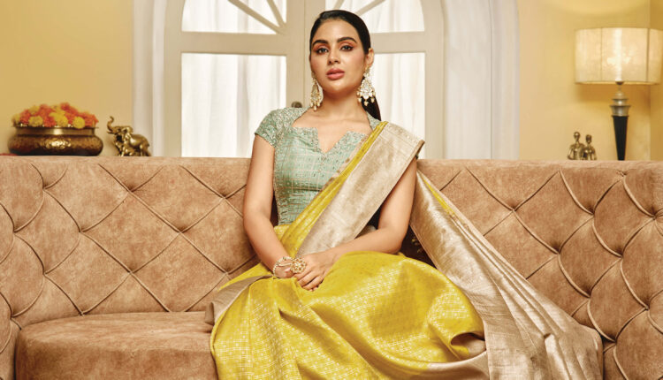 Designer Sarees For The Most Elegant and Beautiful Look.