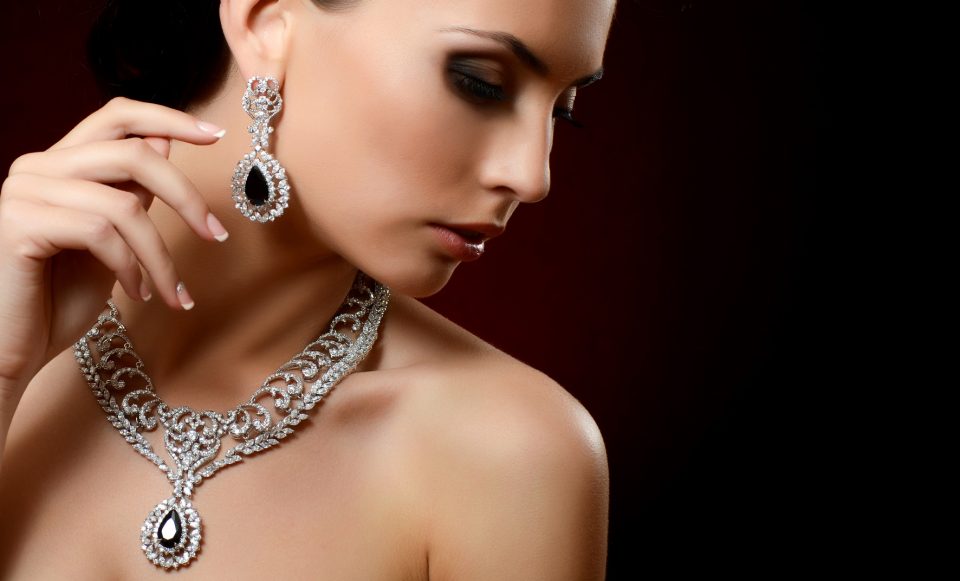 Should You Buy Jewelry In The Store Or Online - With Best Price