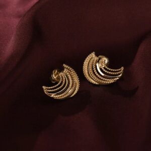 18kt Yellow Gold Stud Earrings To Match Your Elegance