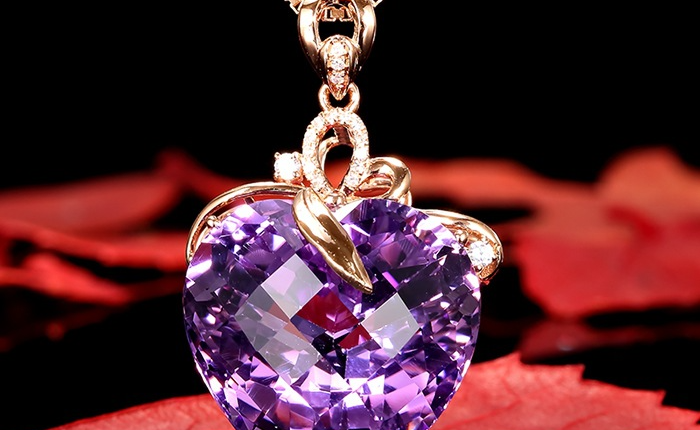 Unveiling Elegance: Discover Fashion Jewelry at Broochiton